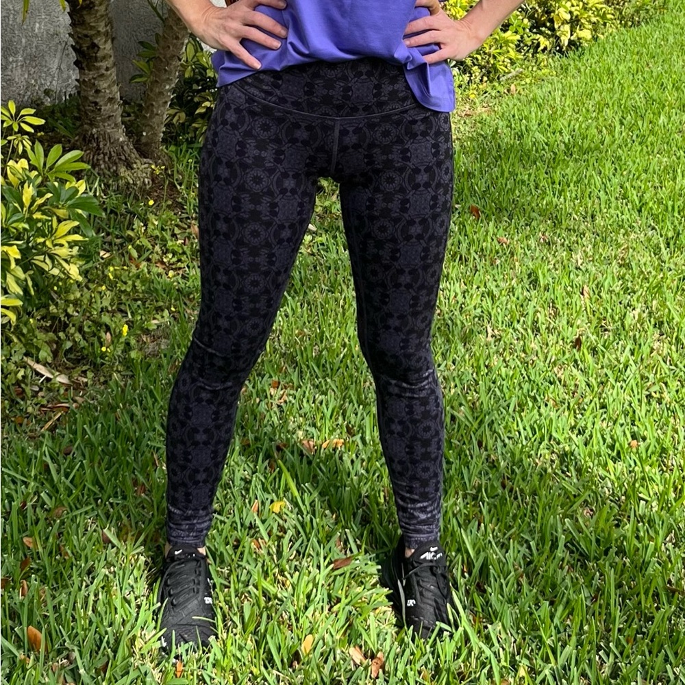 EUC Lululemon Size 4 Leggings with Purple and Black Design - Picture 6 of 7
